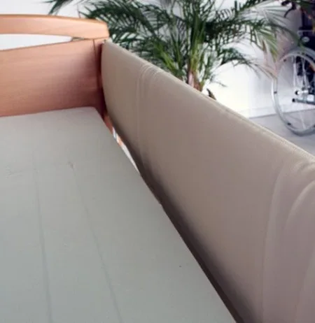 ochrana na bočnice na posteľ